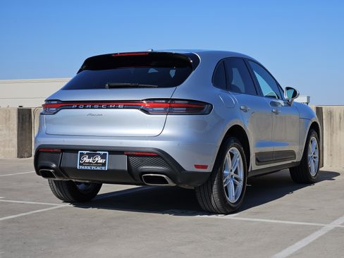 Certified 2025 Porsche Macan image 8