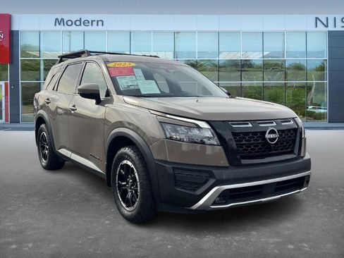Certified 2023 Nissan Pathfinder Rock Creek image 3