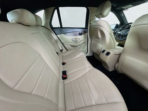 Used 2018 Mercedes-Benz GLC 300 4MATIC w/ Premium Package image 25