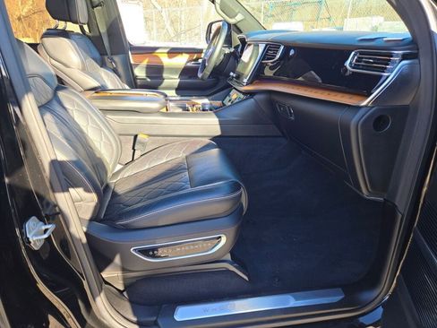 Used 2023 Jeep Grand Wagoneer Series III image 10