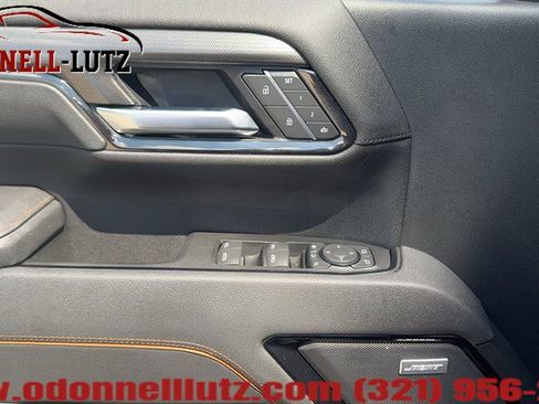 Used 2025 GMC Sierra 2500 AT4 w/ AT4 Premium Plus Package AWD/4WD image 14