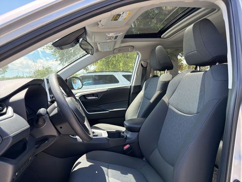 Used 2025 Toyota RAV4 XLE w/ Convenience Package FWD image 8