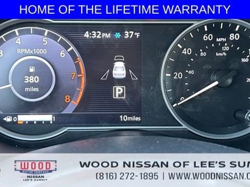 New 2025 Nissan Versa SR w/ Trunk Package image 27