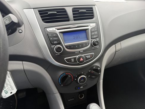 Used 2013 Hyundai Accent GS FWD image 22