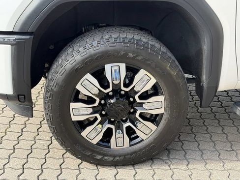 Used 2025 GMC Sierra 2500 Denali w/ Denali Reserve Package AWD/4WD image 11