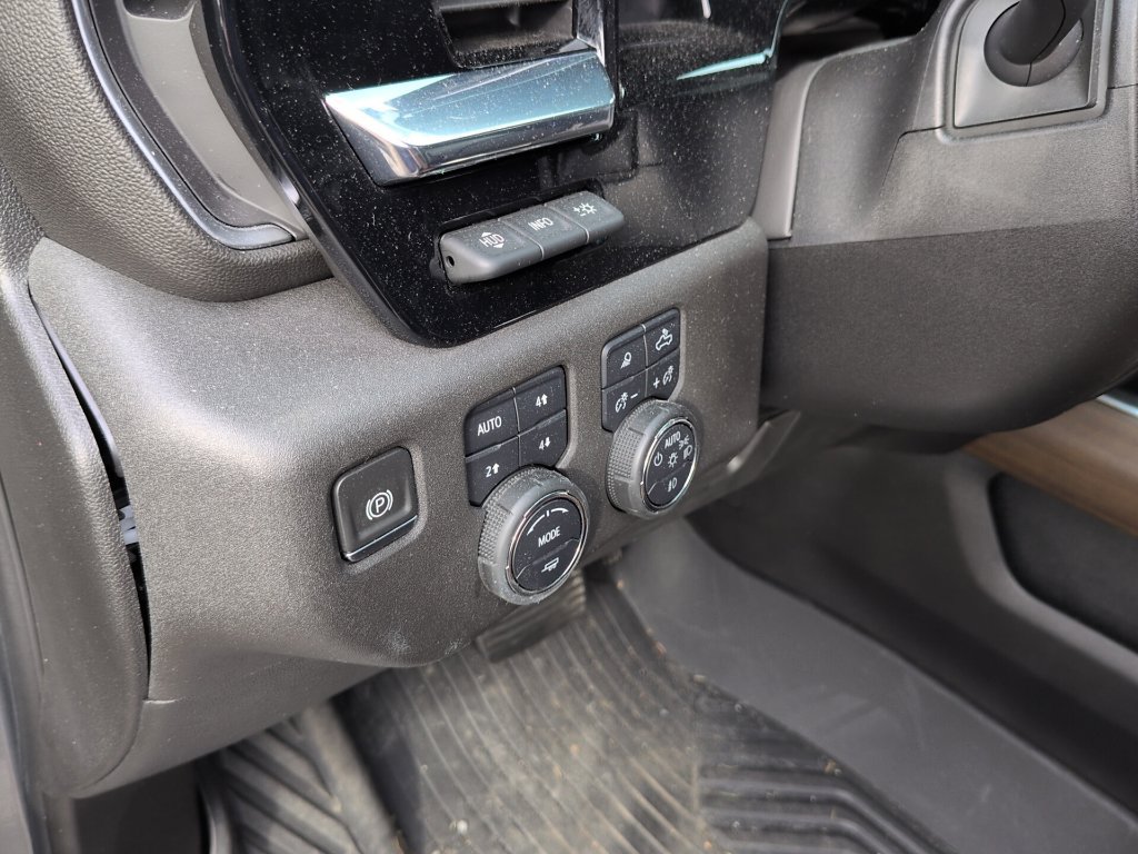 Used 2024 Chevrolet Silverado 2500 High Country w/ High Country Premium Package AWD/4WD image 22