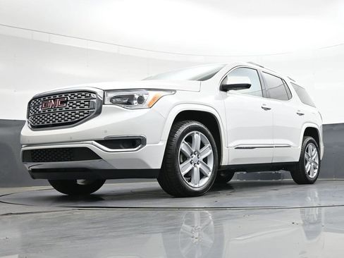 Used 2019 GMC Acadia Denali w/ Technology Package FWD image 33