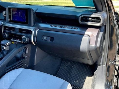 Used 2025 Toyota Tacoma SR5 AWD/4WD image 27