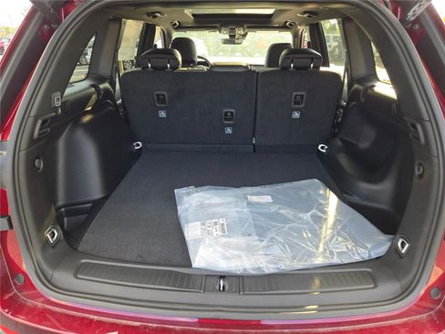 New 2025 Jeep Grand Cherokee Limited w/ Black Appearance Package image 19