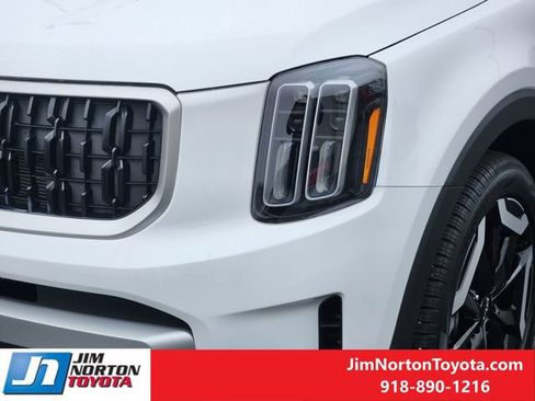 Used 2025 Kia Telluride EX image 10