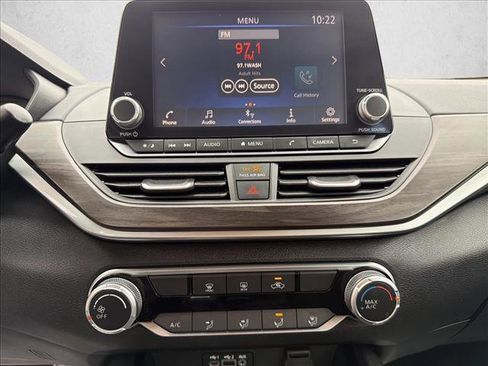 Used 2024 Nissan Altima 2.5 SV image 18