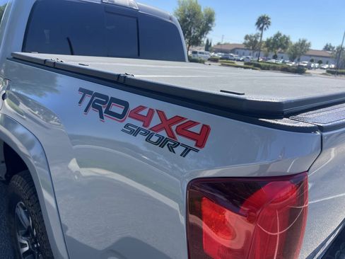 Used 2019 Toyota Tacoma TRD Sport AWD/4WD image 38