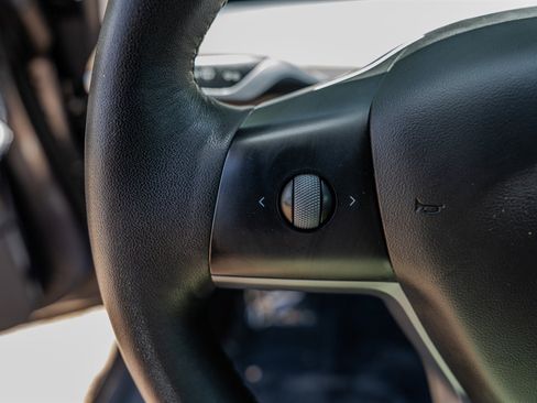 Used 2022 Tesla Model 3 Standard Range RWD image 16