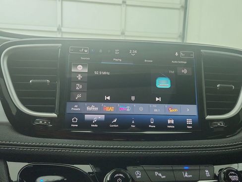 New 2026 Chrysler Pacifica Limited image 24