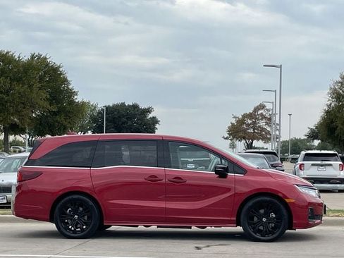 Used 2025 Honda Odyssey Sport-L image 3