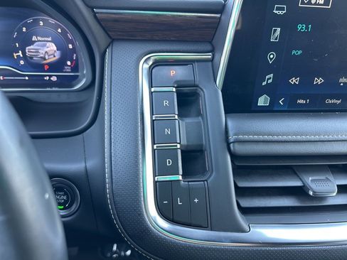 Used 2023 Chevrolet Suburban Premier RWD image 17