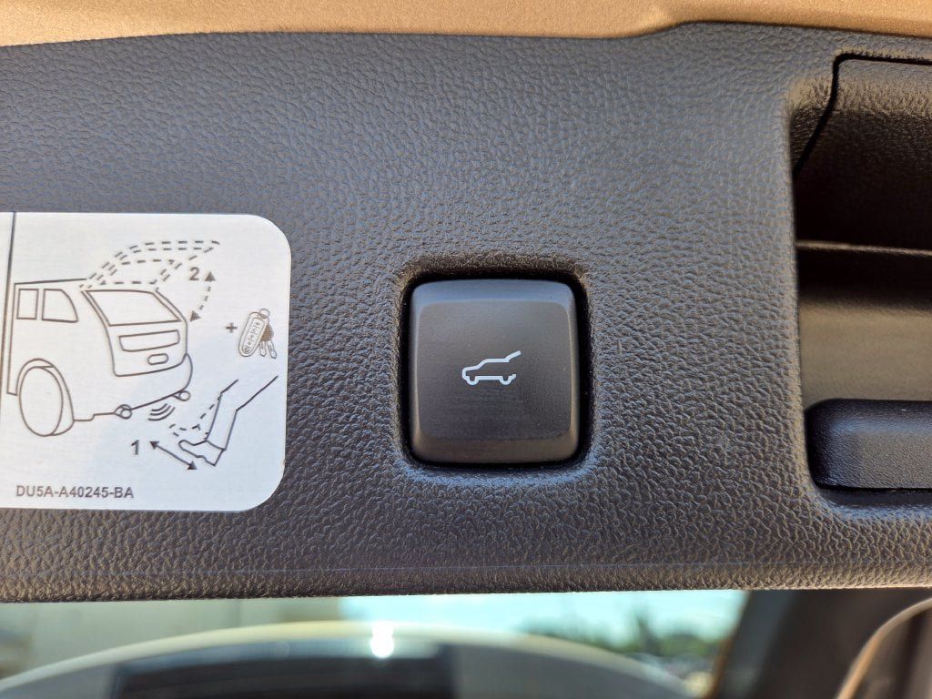 Certified 2020 Ford Escape SEL FWD image 14