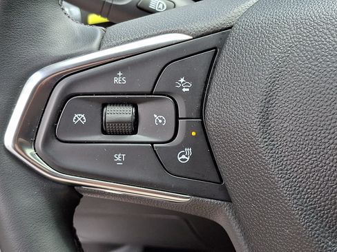 Used 2024 Chevrolet Trax LT w/ Sunroof Package FWD image 22
