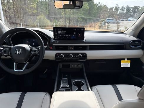 New 2026 Honda Pilot Touring image 14