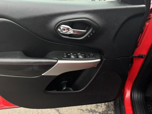 Used 2017 Jeep Cherokee Trailhawk image 12