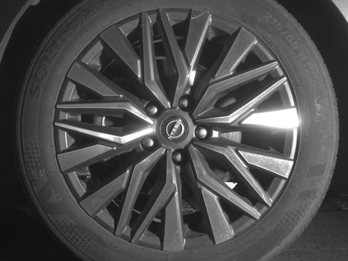 Used 2025 Nissan Altima 2.5 SV FWD image 12