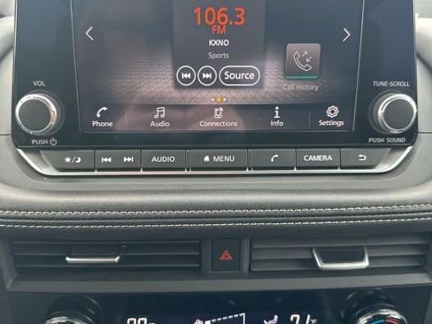 Used 2024 Nissan Rogue SV image 25