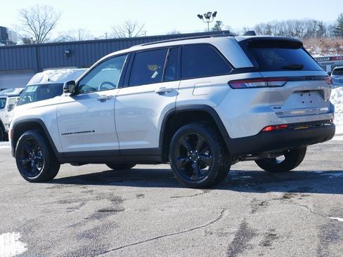 Used 2024 Jeep Grand Cherokee Altitude image 4