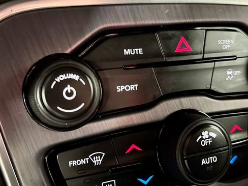 Used 2018 Dodge Challenger SXT image 21