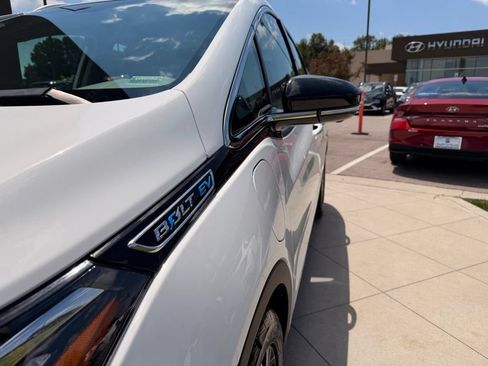 Used 2020 Chevrolet Bolt Premier w/ Infotainment Package FWD image 11
