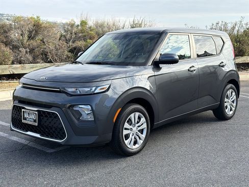Used 2021 Kia Soul LX FWD image 2