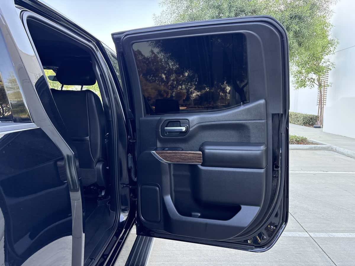 Used 2019 Chevrolet Silverado 1500 High Country w/ Technology Package AWD/4WD image 12