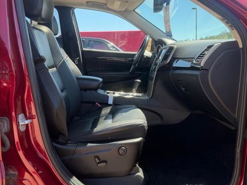 Used 2012 Jeep Grand Cherokee Laredo AWD/4WD image 16
