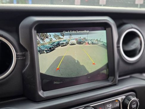 Used 2023 Jeep Wrangler Unlimited Sahara image 29