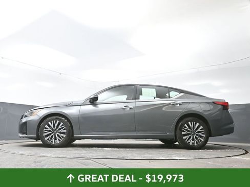 Used 2024 Nissan Altima 2.5 SV image 55