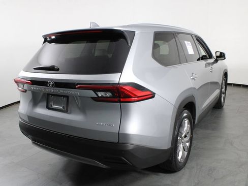 Used 2024 Toyota Grand Highlander FWD image 3