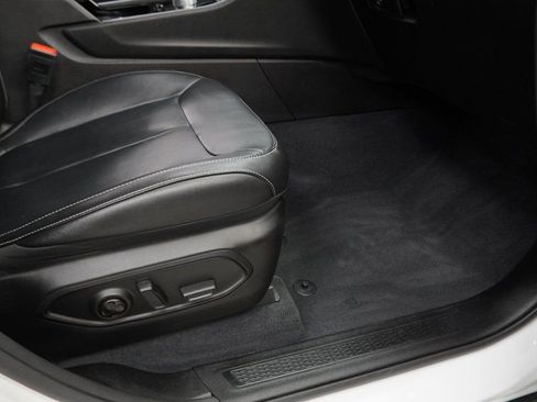 Used 2023 Jeep Grand Cherokee Limited w/ Black Appearance Package image 46