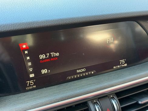 Used 2019 Alfa Romeo Stelvio Ti w/ Nero Edizione image 17