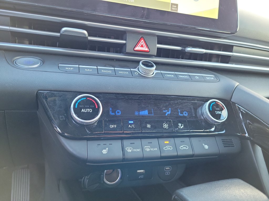 Used 2025 Hyundai Elantra SEL FWD image 35