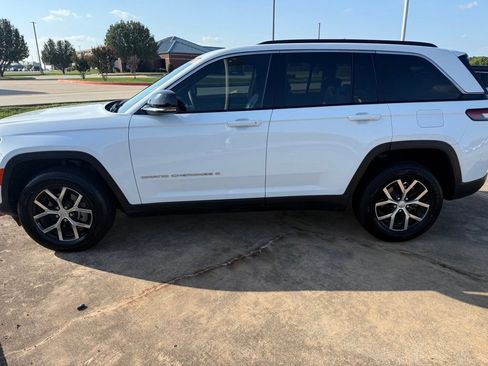 Used 2024 Jeep Grand Cherokee Limited AWD/4WD image 1