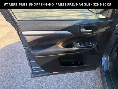 Used 2019 Toyota Highlander XLE image 15