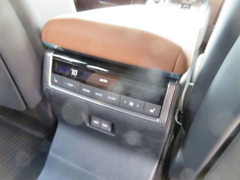 Used 2026 Lexus GX 550 w/ Accessory Package (2T) AWD/4WD image 19
