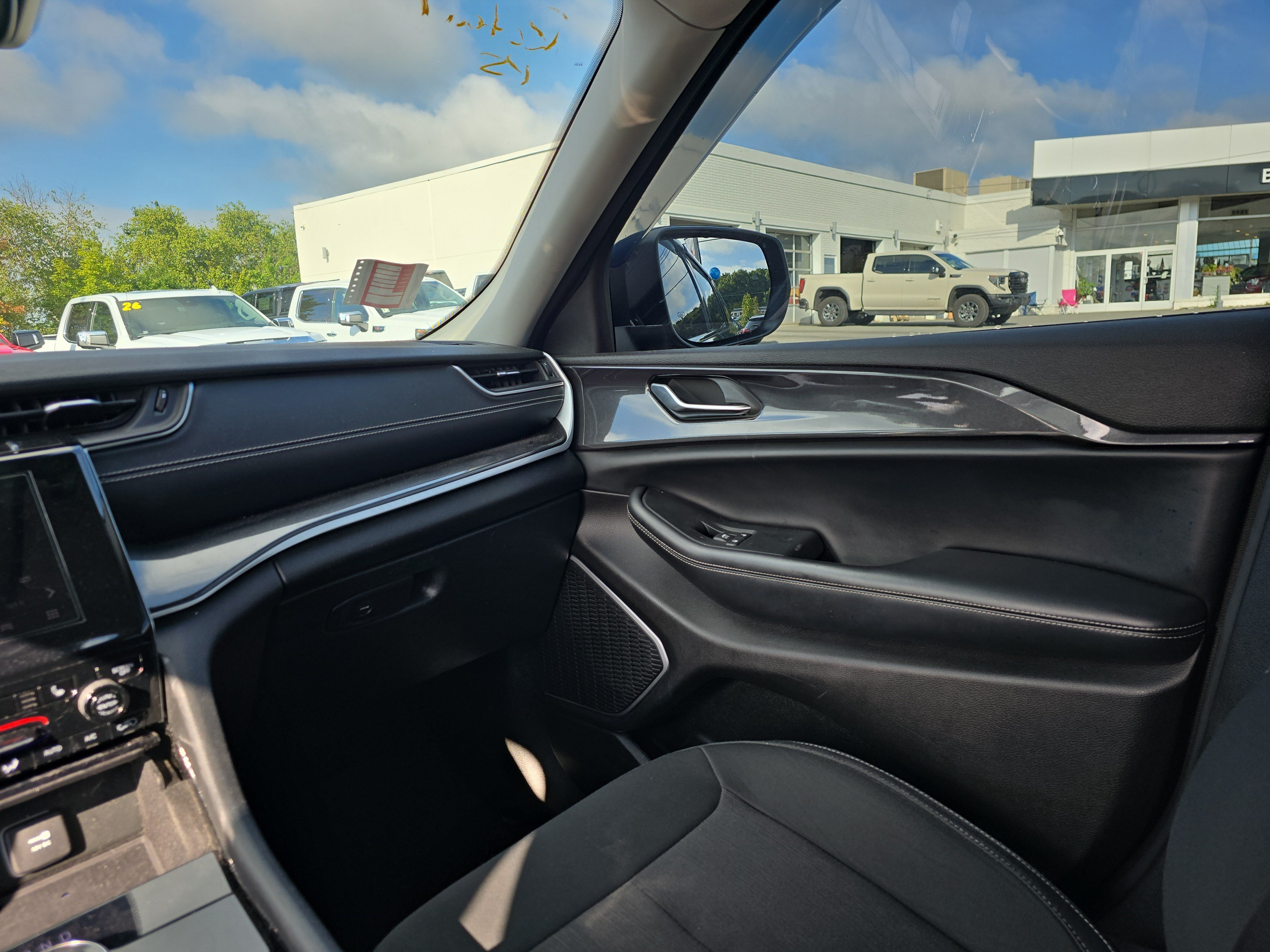 Used 2022 Jeep Grand Cherokee L Laredo w/ Luxury Tech Group I AWD/4WD image 20