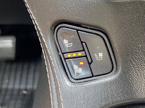 Used 2017 Chevrolet Suburban Premier RWD image 38