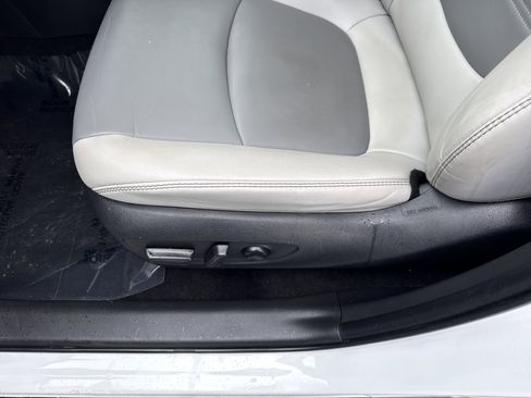 Used 2023 Toyota RAV4 XLE Premium image 19