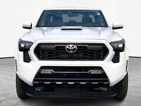 Used 2024 Toyota Tacoma TRD Sport image 2