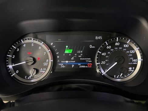 Used 2024 Toyota Highlander XLE FWD image 20