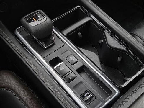 Used 2023 Nissan Pathfinder Platinum FWD image 23
