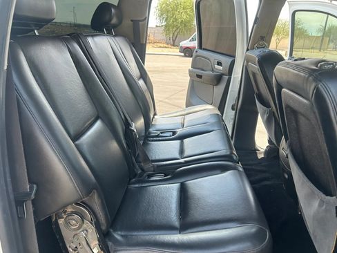 Used 2007 Chevrolet Suburban 2500 w/ Skid Plate Package AWD/4WD image 20