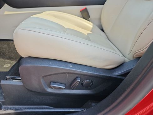 Used 2020 Ford Edge Titanium FWD image 17