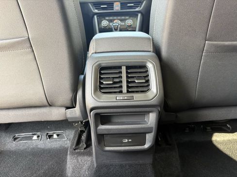 Used 2024 Volkswagen Taos SE FWD image 25